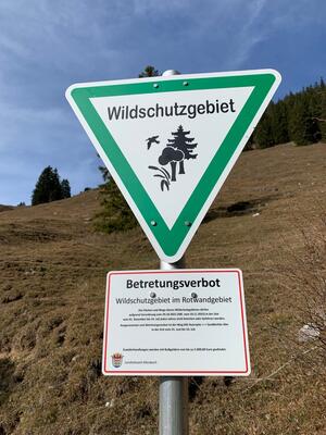 Bild vergrößern: Schild Wildschutzgebiet Rotwand