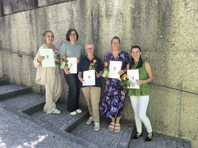 Bild vergr&ouml;&szlig;ern: Lisa-Marie Schindler, Nicole Hofer, Vicky Rank, Stephanie G&ouml;ttinger und Teodora Oana (v.l.) haben jetzt einen aufbauenden Qualifizierungskurs erfolgreich abgeschlossen.